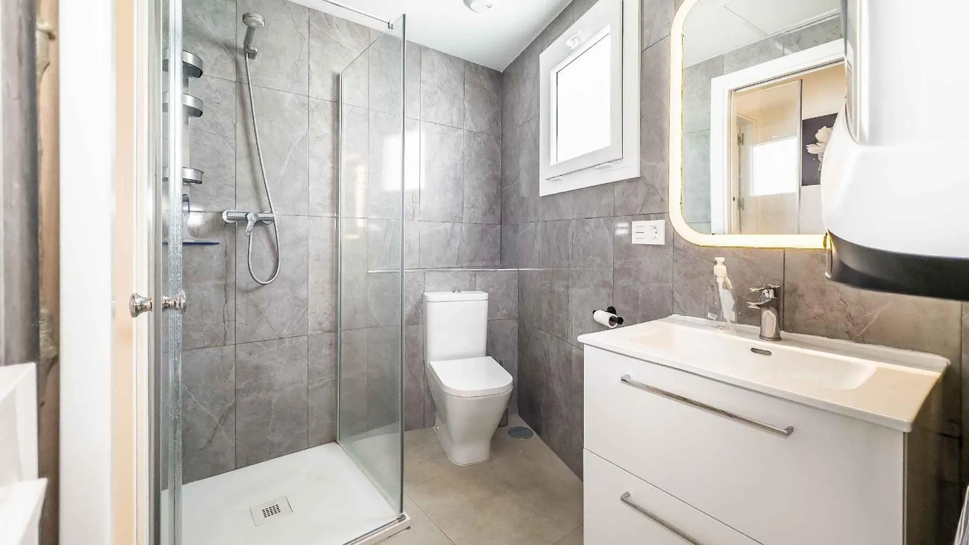 Cozy Apartment In Fuengirola Near The Beach